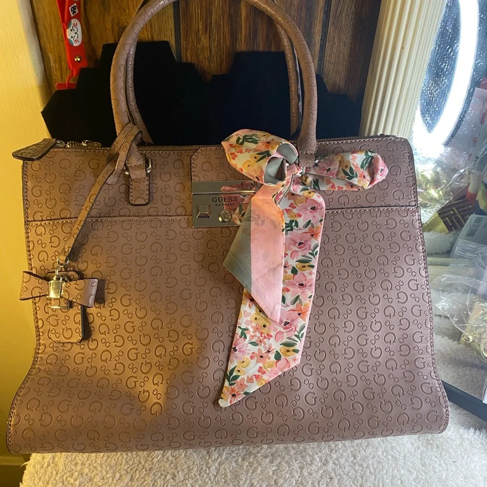 Guess Taupe Tan Satchel with Floral 🧣 scarf Large Hand bag
